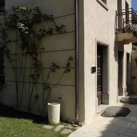 Frühstückspension Via Paradiso 32 3*